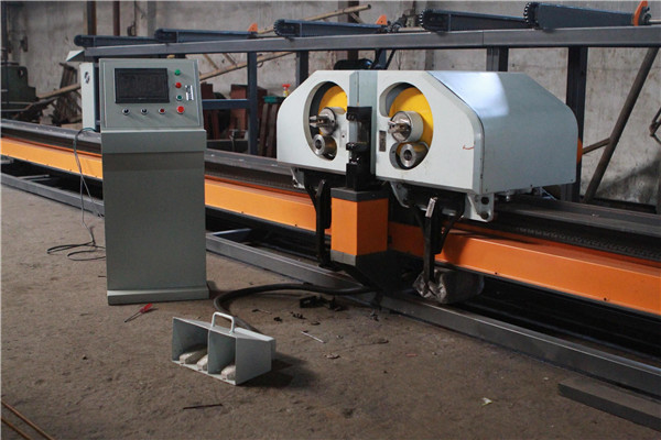 вертикальный изогнутый чугунный стержень изогнутый стержень